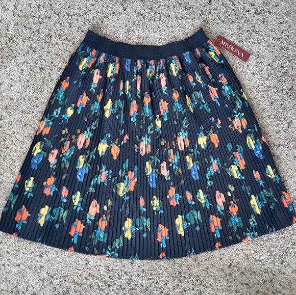 Merona Dresses & Skirts - BNWT Pleated Navy Floral Skirt